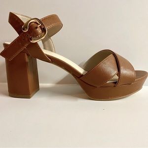 Halston -Brown platform strappy sandals.Excellent condition Size 8.5